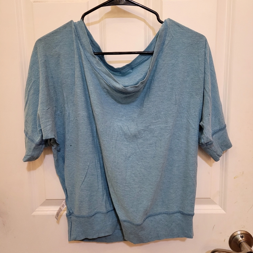 Mid length sleeve blue sweater top